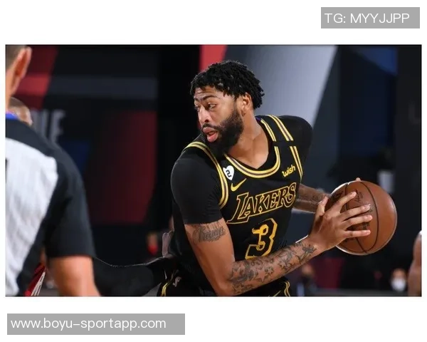 里德第二节火力全开21投11中三分命中率五成砍下28分助力全队表现出色